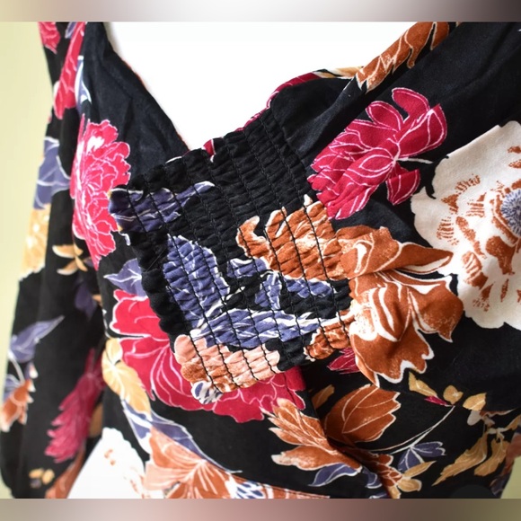 Band of the Free Floral Crossover Crop Top - Picture 6 of 8